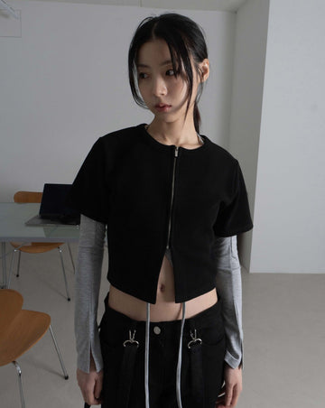 MINIMAL HALF ZIP-UP